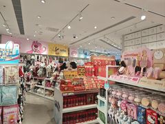 -名创优品(北京新中关购物中心地铁层店)