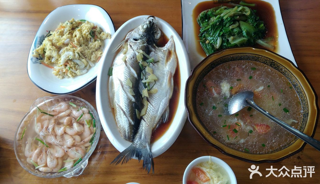 算是餐饮集中的，再有几家香烛店