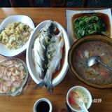 算是餐饮集中的，再有几家香烛店