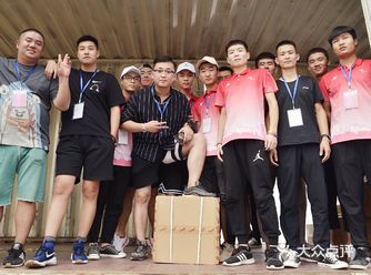 个个力王附体！虽从未做过，也未曾见过如此阵仗