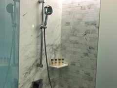 -上海滴水湖皇冠假日酒店