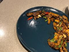 野芫荽炒牛肝菌-半山腰·云南菜(侨福芳草地店)