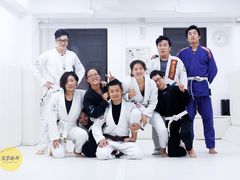 -菠萝格斗巴西柔术训练馆