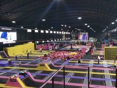 -嘿哟动霸CHUA·新潮玩运动娱乐中心·蹦床滑冰团建乐园