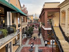 -王府井奥莱临潼小镇(临潼店)