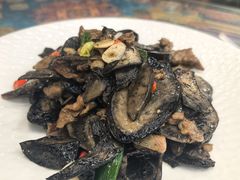 黑蘑菇炒肉-乡村馕坑肉·烧烤·新疆菜·本地人更爱吃(阿勒泰首店)