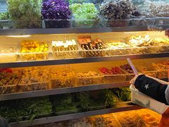自助取餐区-万记麻辣烫国展总店