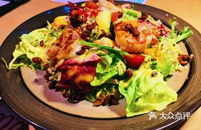 Shrimp and Mango Organic Salad