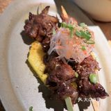一勺浓汤滑入胃里，菌菇的野性混着松露的奢靡