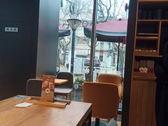 靠窗位-COSTA COFFEE(常熟路店)