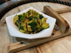 蒜泥黄瓜-三里屯土灶炖公鸡地锅鸡(江东店)