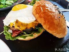 -HIGH FIVE哈福手工汉堡(桂林路店)