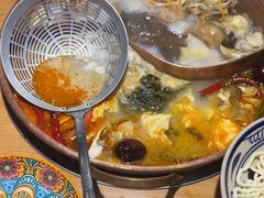 -洱火云南酸菜牛肉火锅(石景山当代商城店)