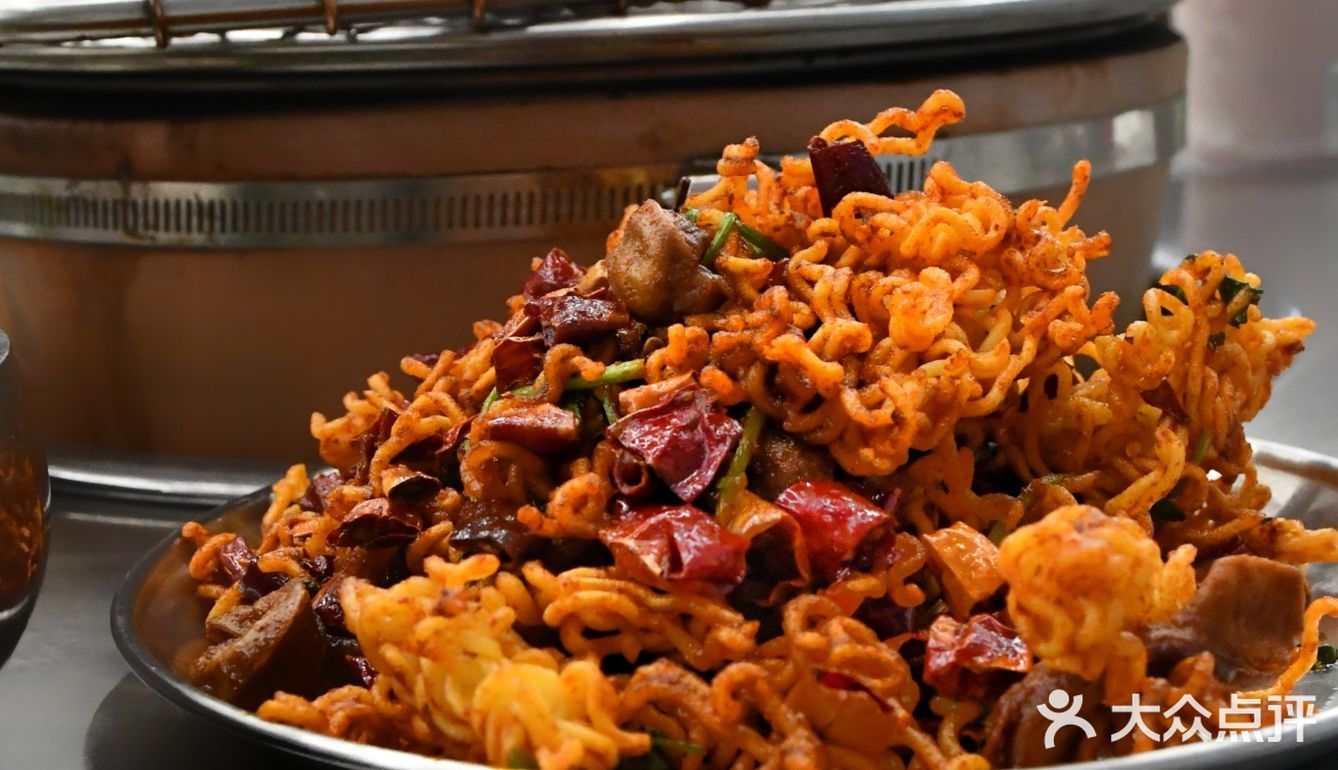 网红炭火烤肉店