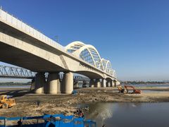 铁道桥-人民防洪胜利纪念塔