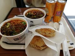 -荀记肉夹馍(三八家乐福店)