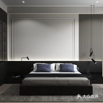 洗手间以深蓝色和红色为主