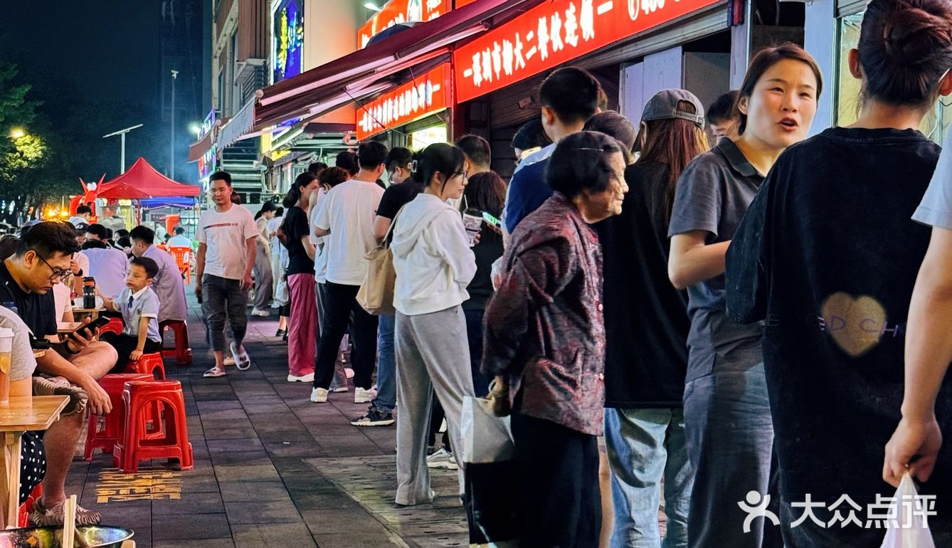 🍜 深圳必吃！这碗螺蛳粉也太能加太多配料了吧