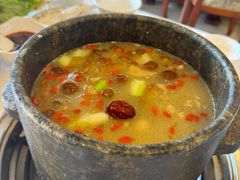 -鲁朗纳麦石锅鸡庄园