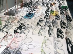 -宏宇眼镜蔡司依视路折扣店(兆佳眼镜城店)