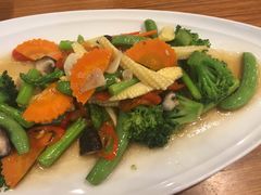 -Chom Cafe and Restaurant