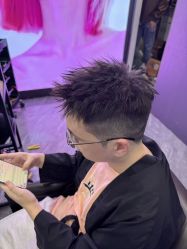 -藤野造型烫染·漂发