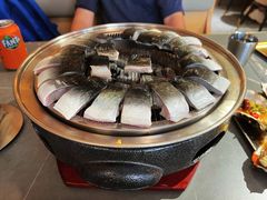 -围炉肉舍•炭烤活鳗•丹东海鲜烤肉(步行街店)