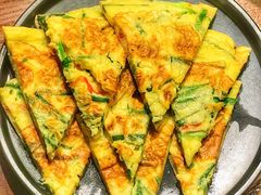 海鲜葱饼-明洞阿姨·韩式酱蟹烤肉·创意料理(三元桥店)