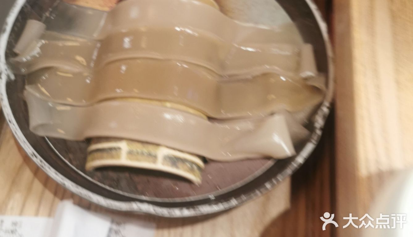 我们周一去吃都拍了很久的队。环境：偏古风，很好