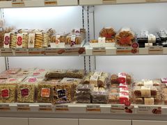 面包甜点陈列柜-嘉华饼屋JOY BAKERY(南屏街店)