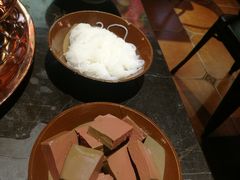 -巴四老城区炭火蛙锅(张江店)