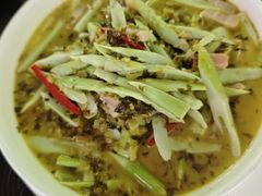 -河畔春天时尚餐厅