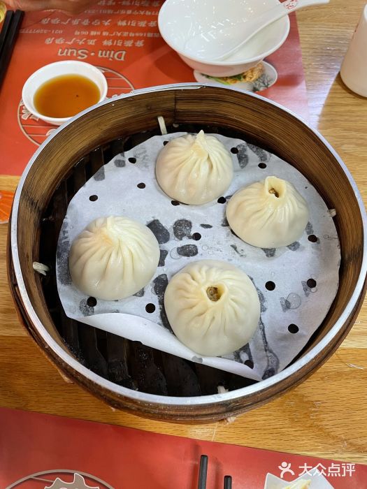 穿蒸引鲜·嗲记(正大广场店)双拼小笼（蟹粉+鲜肉）图片