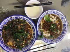 -渝之汇牛肉豌杂面