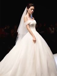 -满庭芳婚纱礼服店