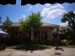 -Chom Cafe and Restaurant