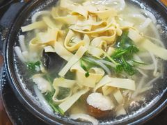 -丽虹云南过桥米线(兴工街店)