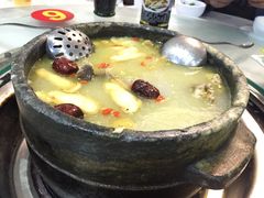 -南渝食府.墨脱石锅松茸鸡