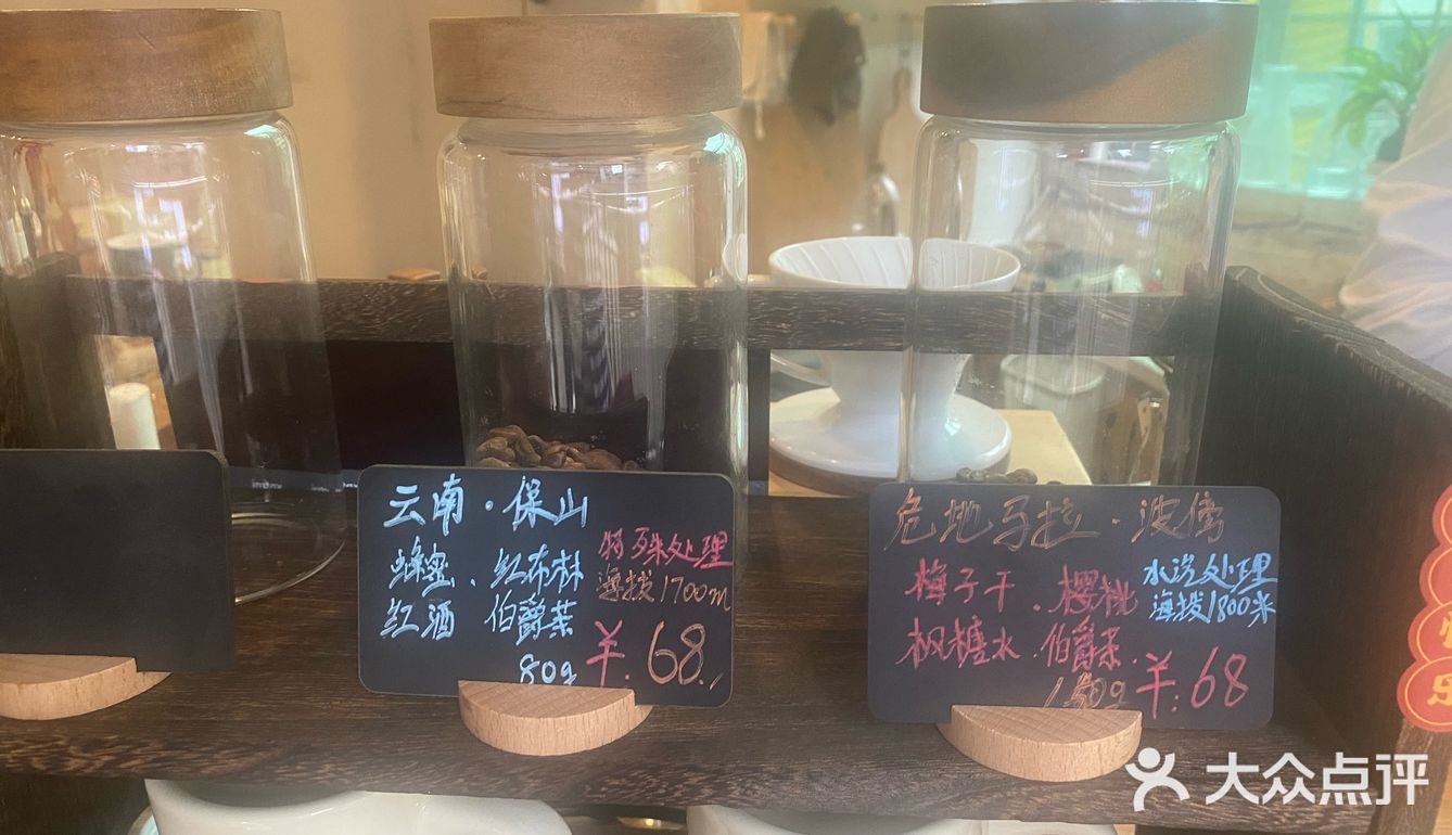 老板姐姐从国外回来，也有这自己对于咖啡与甜品独特的见解