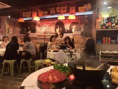 大堂-鲜入围煮花胶鸡海鲜火锅