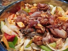 組合鍋~有牛蛙掌中寶魷魚和蝦-黄记煌三汁焖锅(新世纪广场店)