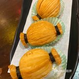 甜甜的，好吃极了。还有个什么饼，我一个没吃