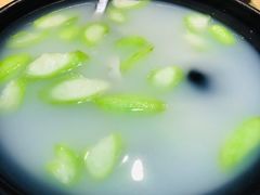 上汤丝瓜杂菌煲-渔太泰漓江小馆·广西融合菜(西街店)