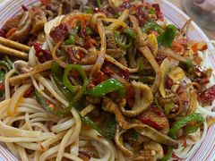 -歹歹的加个面过油肉拌面