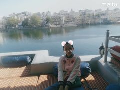 -Lake Shore Hotel & Restaurant