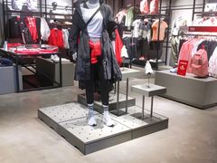 -阿迪达斯(百联徐汇商业广场运动旗舰店)