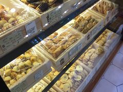 -光明牛奶棚(南泉店)