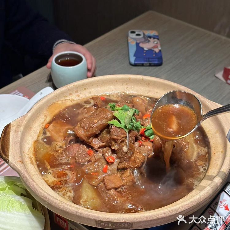 冬天来吃茶港的牛杂煲，真的好有韵味[调皮]