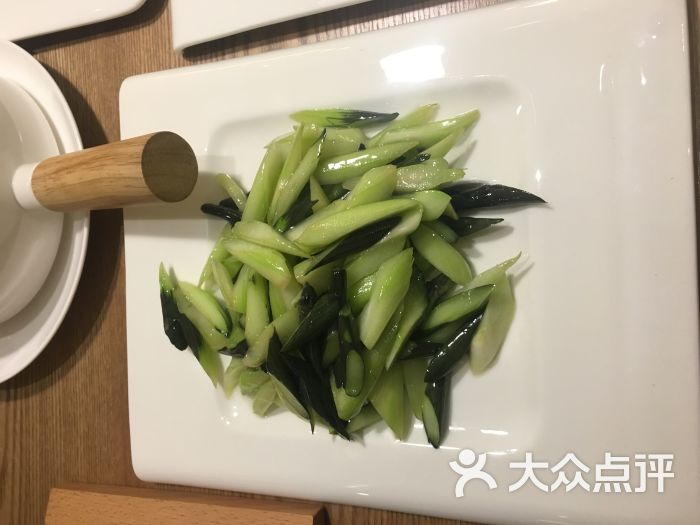 罗勒轻食清炒红菜苔图片 