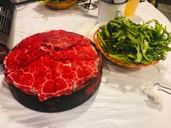 安格斯牛肉-鲜入围煮花胶鸡海鲜火锅